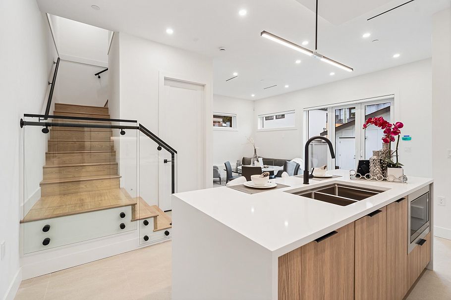 2140 E 20th Avenue Vancouver, BC - 8