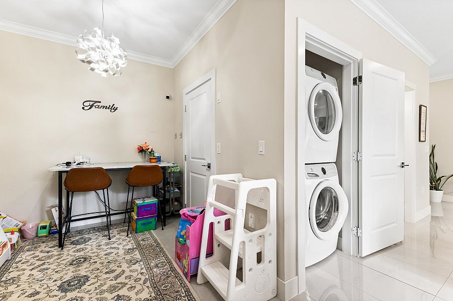 2 2786 E 46th Avenue Vancouver, BC - 9