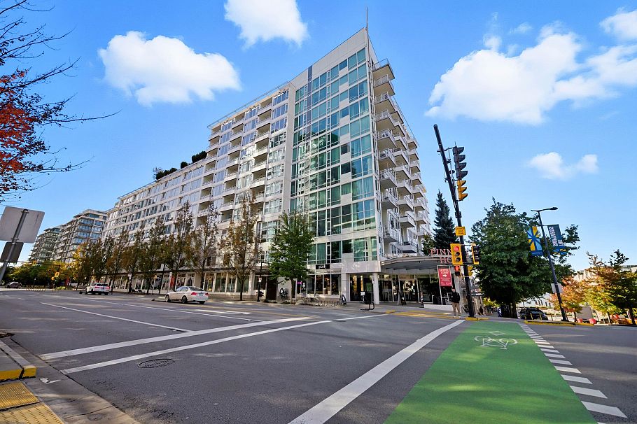 708 133 E Esplanade North Vancouver, BC - 1