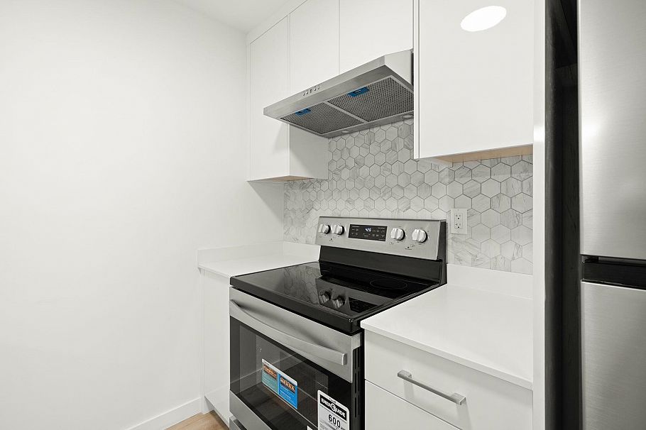 207 360 E 2nd Street North Vancouver, BC - 9