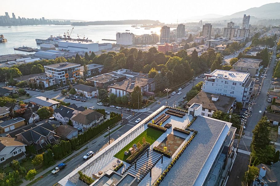 564 422 E 3rd Street North Vancouver, BC - 38