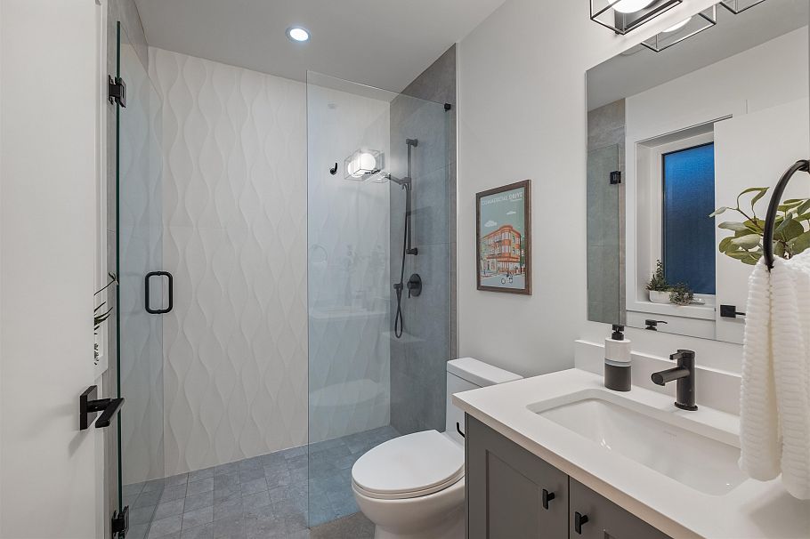 2058 E 5th Avenue Vancouver, BC - 16