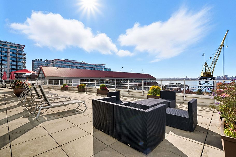 708 133 E Esplanade North Vancouver, BC - 26