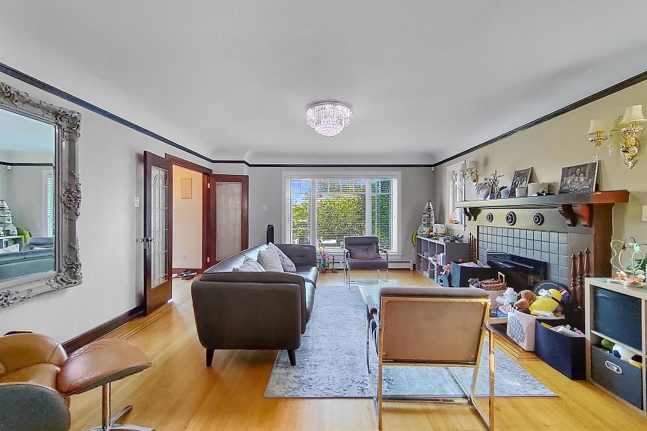 3521 W 39th Avenue Vancouver, BC - 2