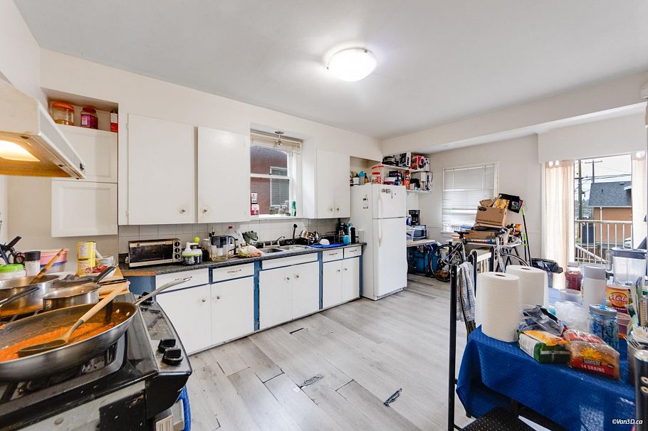 4358 Victoria Drive Vancouver, BC - 12