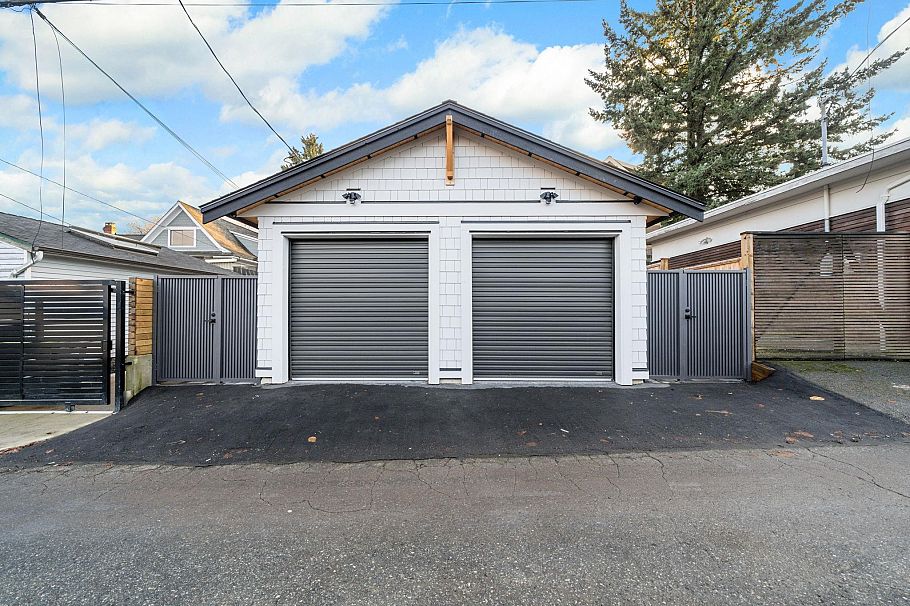 2 2247 Parker Street Vancouver, BC - 30