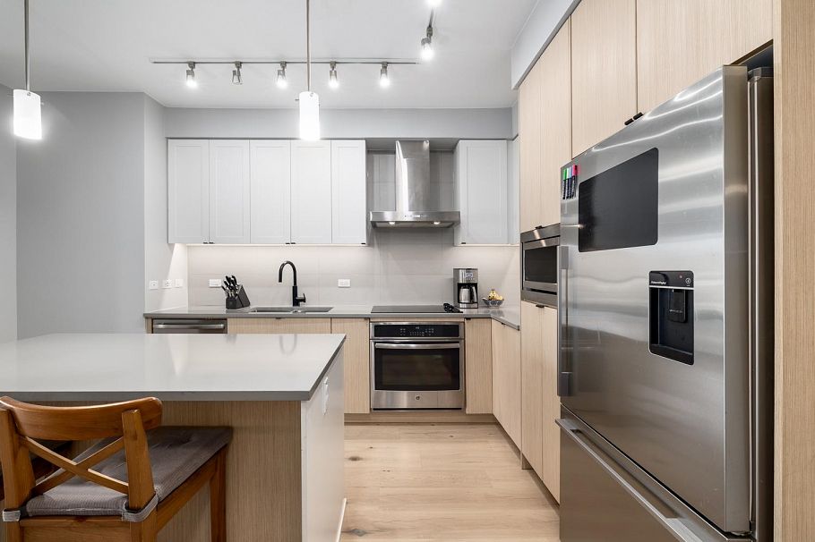 207 3205 Mountain Highway North Vancouver, BC - 2