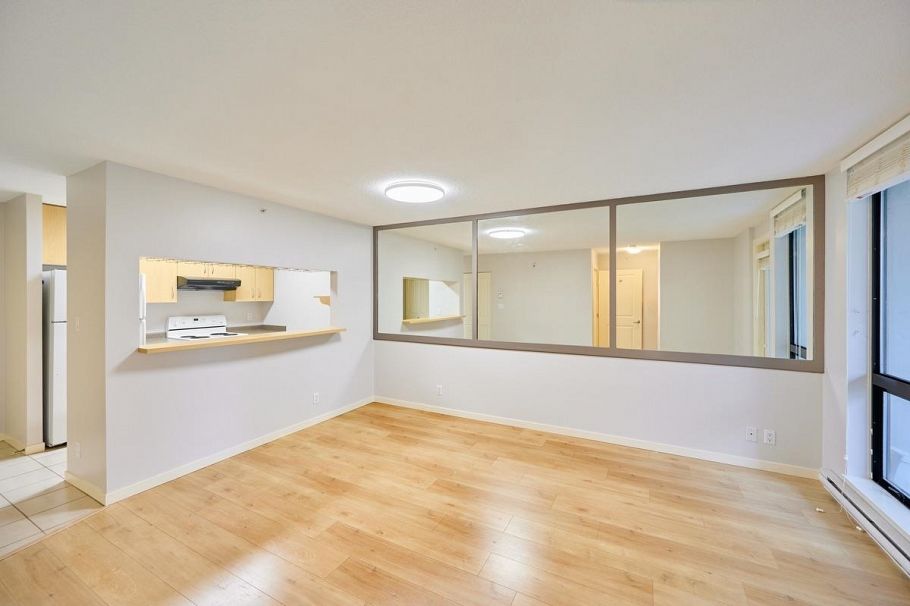 318 3638 Vanness Avenue Vancouver, BC - 2