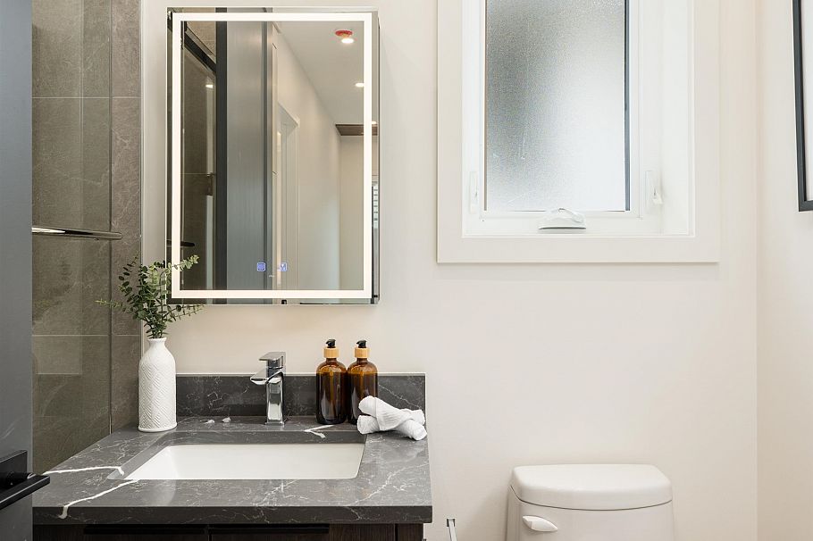 1 3466 Franklin Street Vancouver, BC - 21