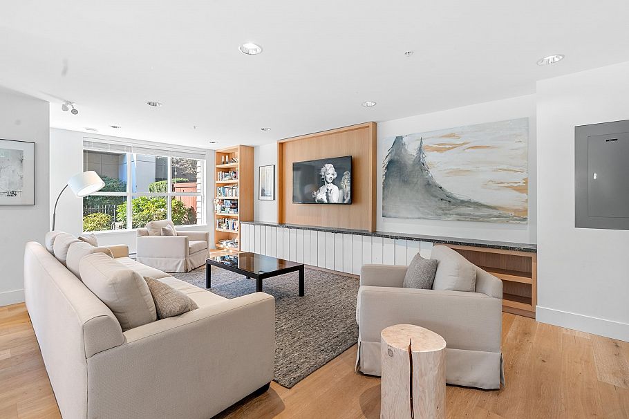 207 3205 Mountain Highway North Vancouver, BC - 24