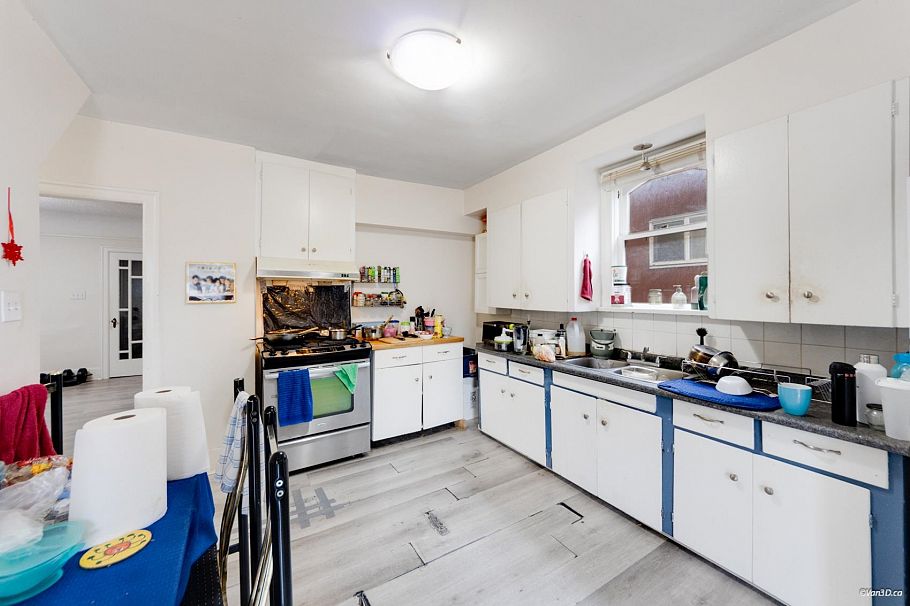 4358 Victoria Drive Vancouver, BC - 11