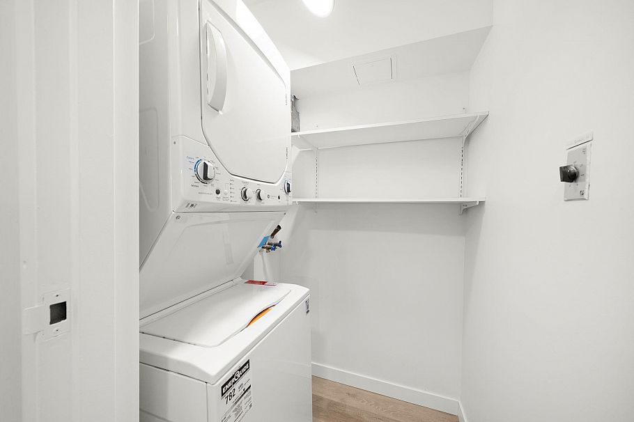 207 360 E 2nd Street North Vancouver, BC - 22