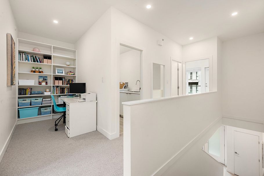 3 3595 Salal Drive North Vancouver, BC - 18