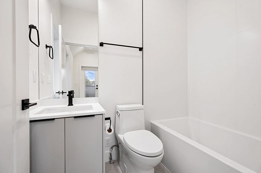 2140 E 20th Avenue Vancouver, BC - 17