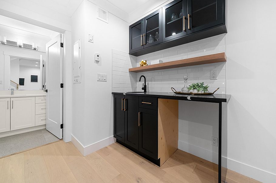 4990 Sherbrooke Street Vancouver, BC - 27