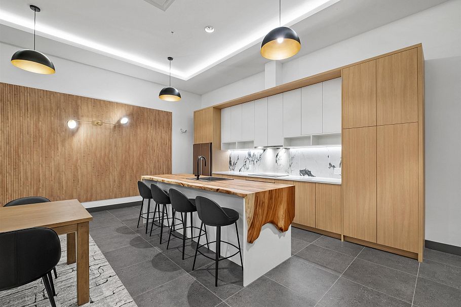 411 422 E 3rd Street North Vancouver, BC - 18