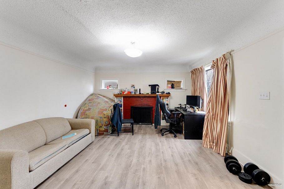 4358 Victoria Drive Vancouver, BC - 3