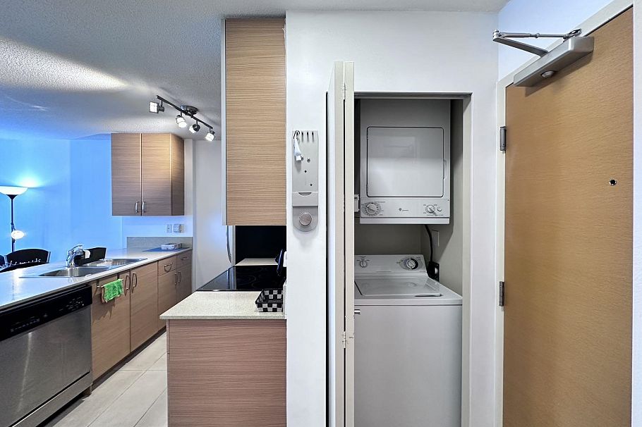 2404 977 Mainland Street Vancouver, BC - 6