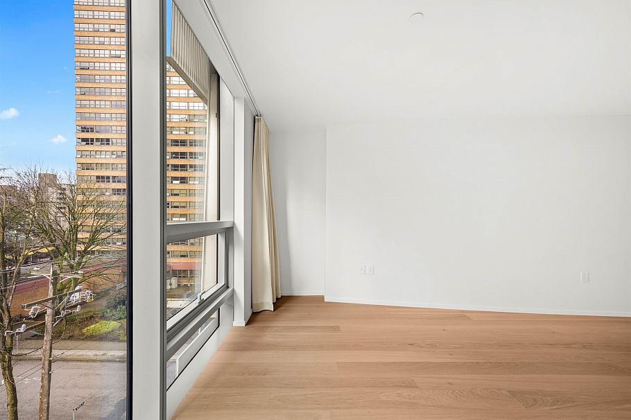 601 1568 Alberni Street Vancouver, BC - 9