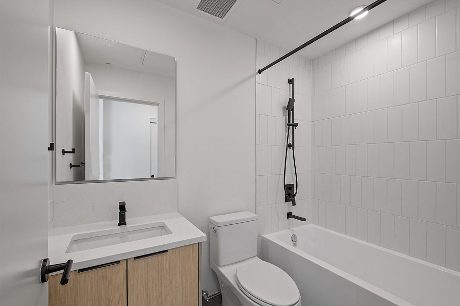 411 422 E 3rd Street North Vancouver, BC - 15