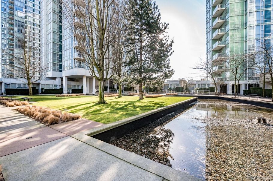 2608 198 Aquarius Mews Vancouver, BC - 30