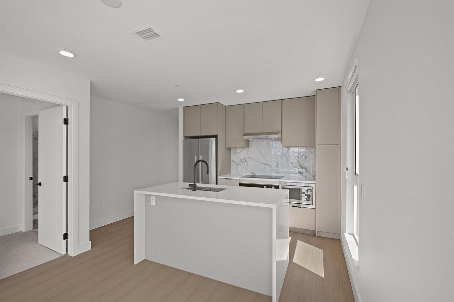 411 422 E 3rd Street North Vancouver, BC - 6