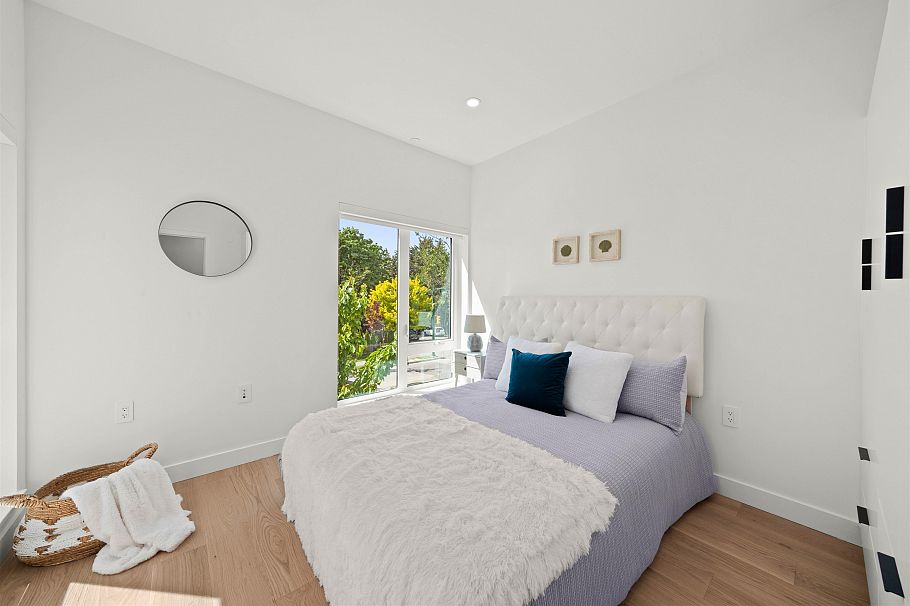 2412 Victoria Drive Vancouver, BC - 7