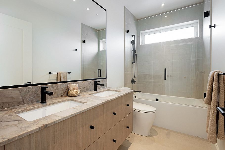 2382 E 5th Avenue Vancouver, BC - 12