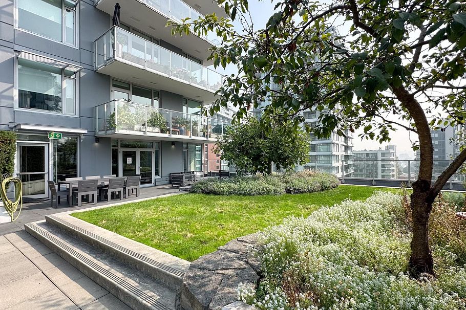 515 1661 Quebec Street Vancouver, BC - 4