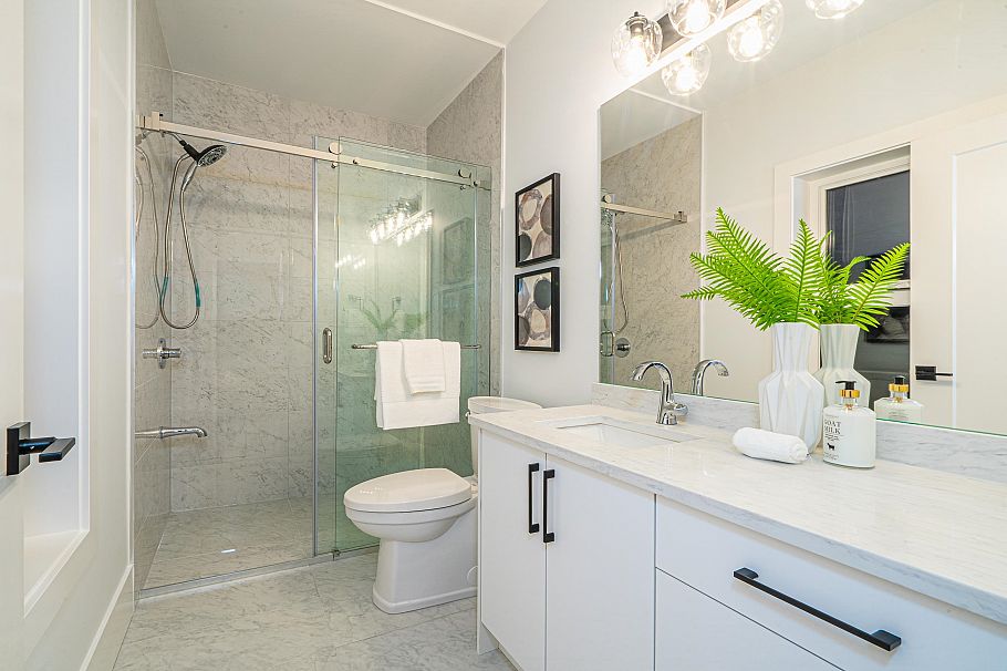 2735 W 8th Avenue Vancouver, BC - 25