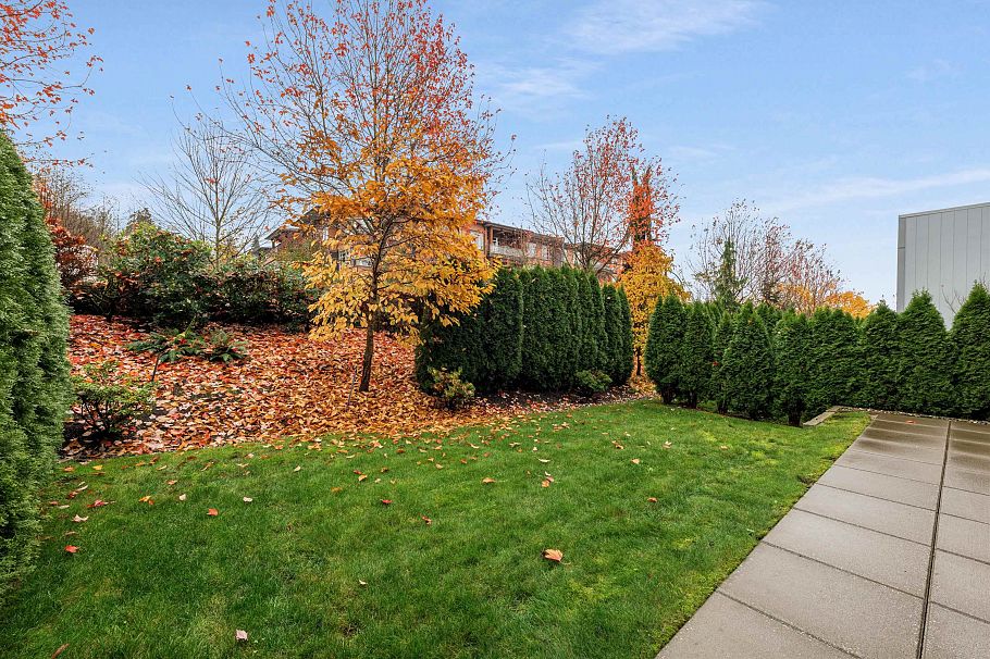 3 3595 Salal Drive North Vancouver, BC - 28
