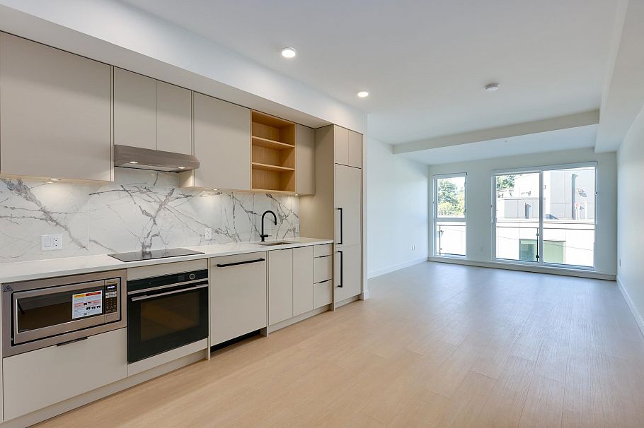 564 422 E 3rd Street North Vancouver, BC - 4