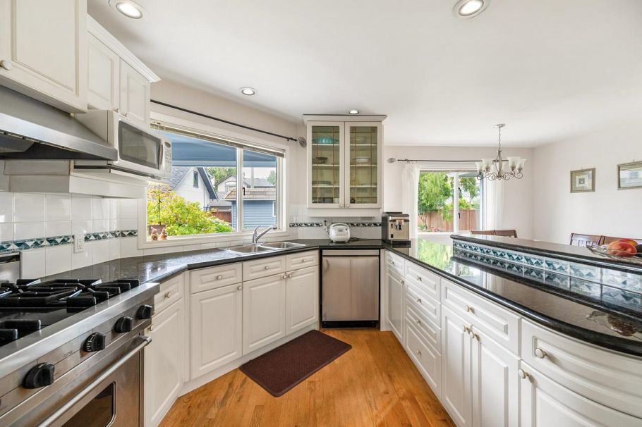 1653 W 62nd Avenue Vancouver, BC - 17