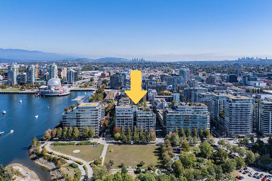 302 1616 Columbia Street Vancouver, BC - 2