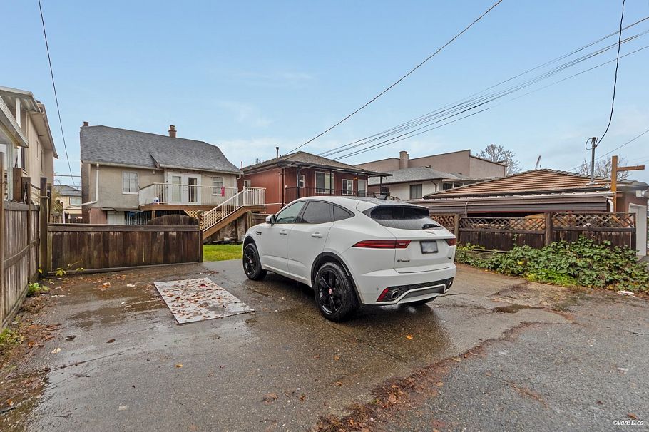 4358 Victoria Drive Vancouver, BC - 28