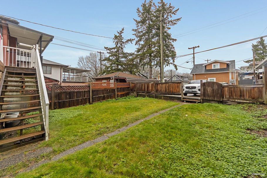 4358 Victoria Drive Vancouver, BC - 24