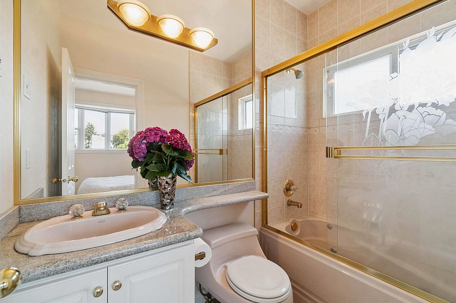 1303 W 67th Avenue Vancouver, BC - 22