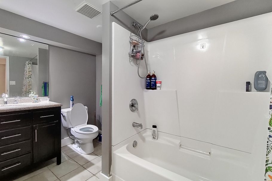 3521 W 39th Avenue Vancouver, BC - 25