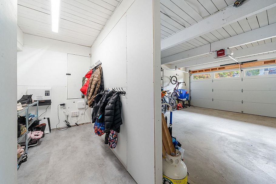 3455 Calder Avenue North Vancouver, BC - 35