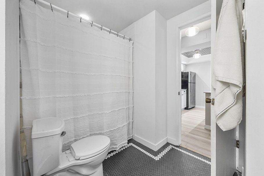 101 210 W 2nd Street North Vancouver, BC - 20