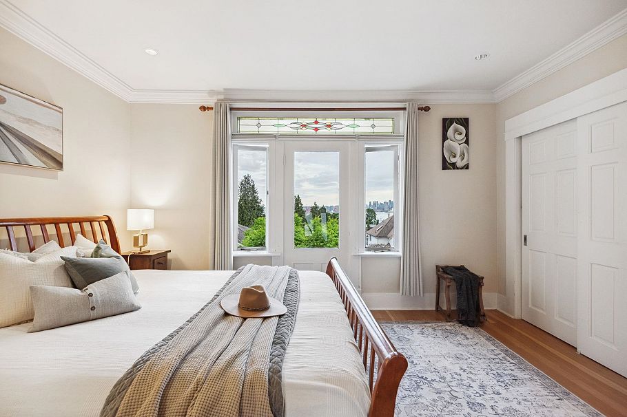 346 E 5th Street North Vancouver, BC - 1