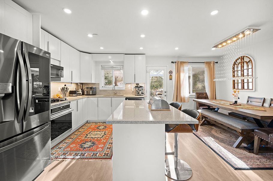 2333 Kirkstone Road North Vancouver, BC - 6