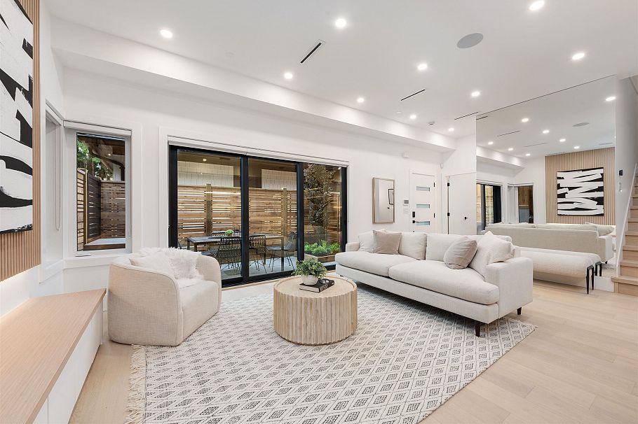 5 371 E 33rd Avenue Vancouver, BC - 6