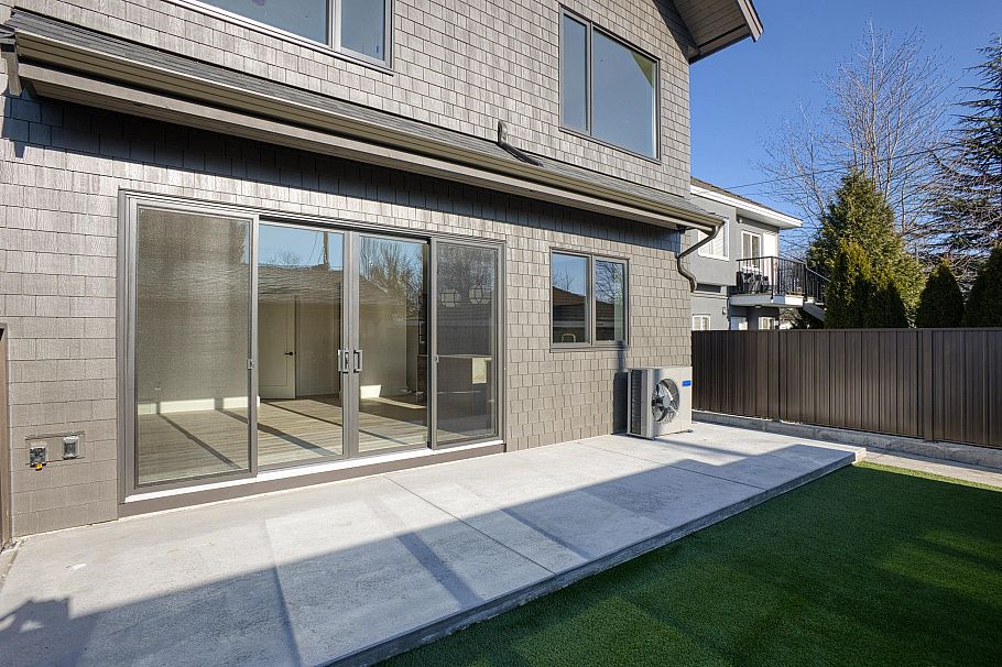 2382 E 5th Avenue Vancouver, BC - 19