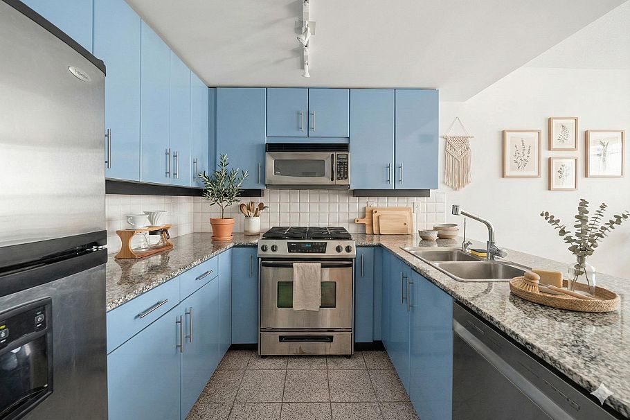 2102 188 E Esplanade Street North Vancouver, BC - 2