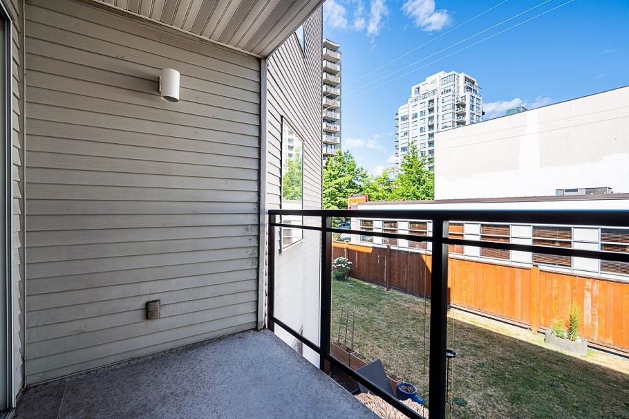 208 1550 Chesterfield Avenue North Vancouver, BC - 24