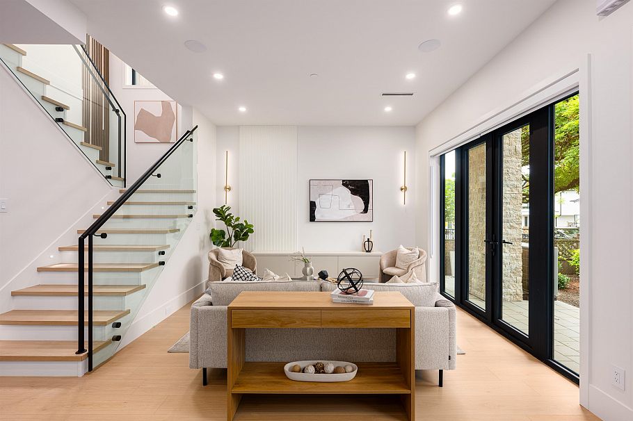 1 3466 Franklin Street Vancouver, BC - 3