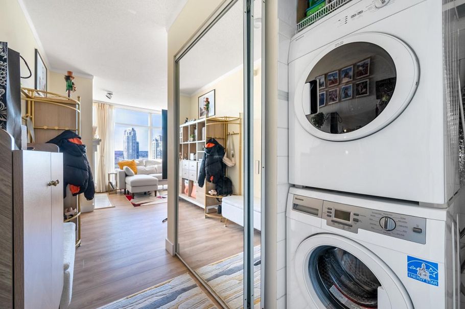 2608 198 Aquarius Mews Vancouver, BC - 17