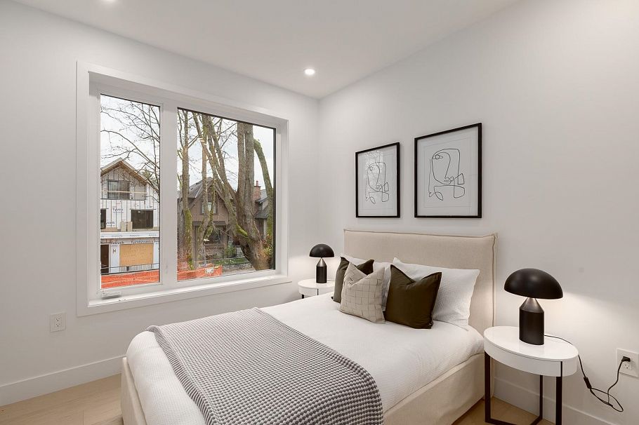 2 2976 W 13th Avenue Vancouver, BC - 13