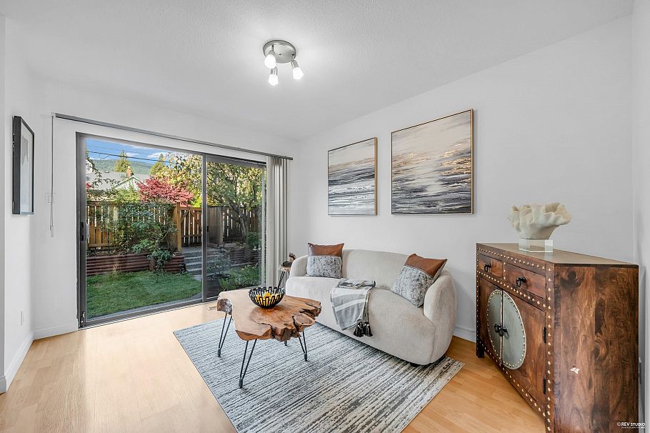 252 E 21st Street North Vancouver, BC - 21